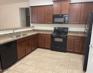 4582 W Crescent Road - Photo Thumbnail 3