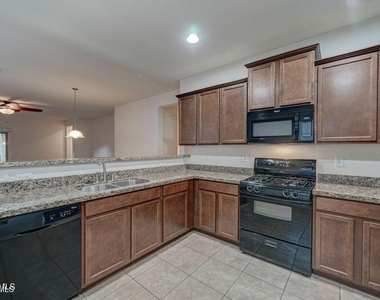 4582 W Crescent Road - Photo Thumbnail 1