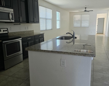 2421 S 103rd Drive S - Photo Thumbnail 4