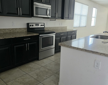 2421 S 103rd Drive S - Photo Thumbnail 3