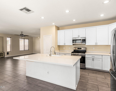6804 W Lone Cactus Drive - Photo Thumbnail 14