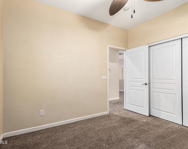 6804 W Lone Cactus Drive - Photo Thumbnail 26