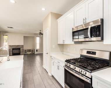 6804 W Lone Cactus Drive - Photo Thumbnail 23