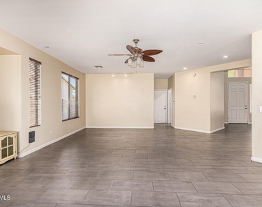 6804 W Lone Cactus Drive - Photo Thumbnail 5