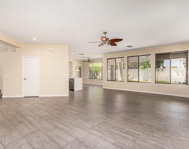 6804 W Lone Cactus Drive - Photo Thumbnail 15