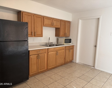 200 W Hill Drive - Photo Thumbnail 9