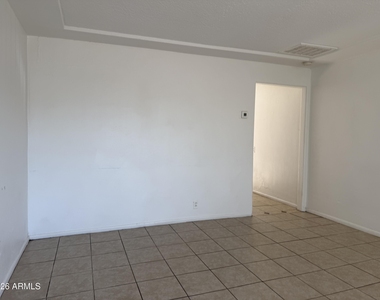200 W Hill Drive - Photo Thumbnail 2