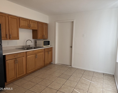 200 W Hill Drive - Photo Thumbnail 8