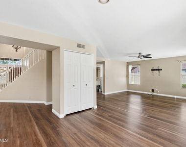 30405 N 42nd Street - Photo Thumbnail 10