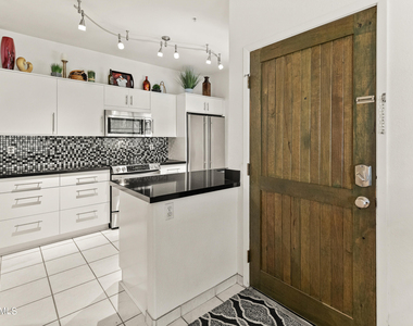 11333 N 92nd Street - Photo Thumbnail 6