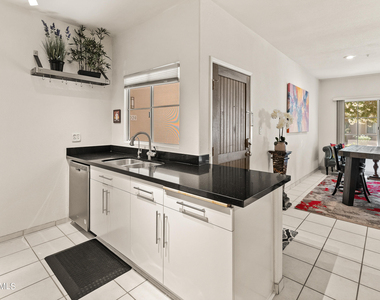 11333 N 92nd Street - Photo Thumbnail 5
