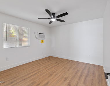 2045 S Hammond Drive - Photo Thumbnail 9
