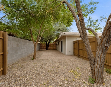 2045 S Hammond Drive - Photo Thumbnail 16