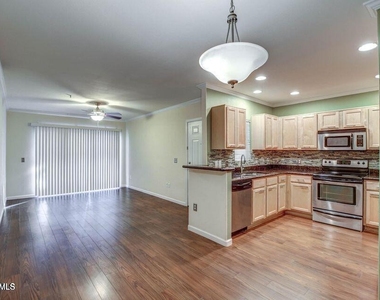 1295 N Ash Street - Photo Thumbnail 2