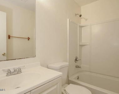 3007 N 79th Drive - Photo Thumbnail 3