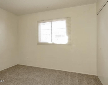 3007 N 79th Drive - Photo Thumbnail 4