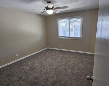 1409 E Alameda Drive - Photo Thumbnail 10