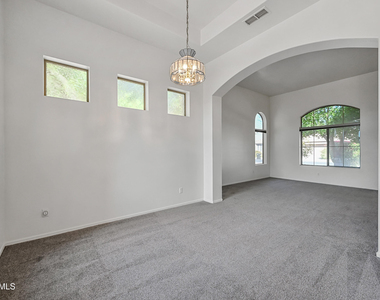 4633 E Robin Lane - Photo Thumbnail 10