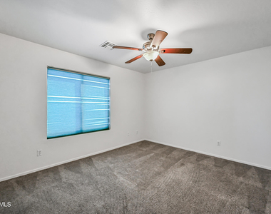 4633 E Robin Lane - Photo Thumbnail 26