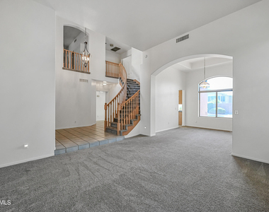 4633 E Robin Lane - Photo Thumbnail 3