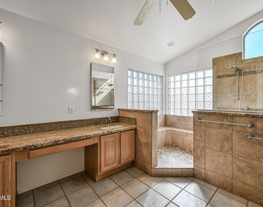 4633 E Robin Lane - Photo Thumbnail 21
