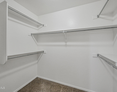 4633 E Robin Lane - Photo Thumbnail 22