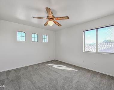 4633 E Robin Lane - Photo Thumbnail 25