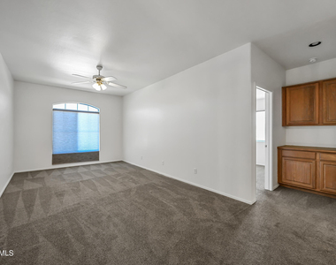 4633 E Robin Lane - Photo Thumbnail 24
