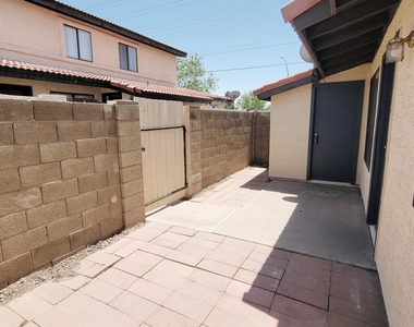 6155 E Greenway Street - Photo Thumbnail 5
