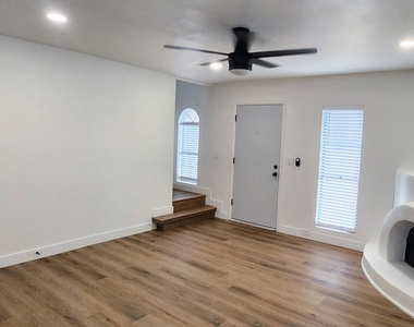 730 E North Lane - Photo Thumbnail 6
