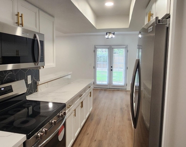 730 E North Lane - Photo Thumbnail 10