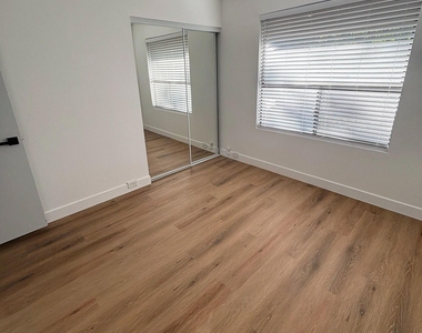 730 E North Lane - Photo Thumbnail 13