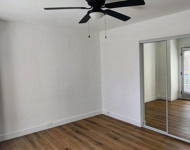 730 E North Lane - Photo Thumbnail 12