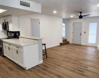 730 E North Lane - Photo Thumbnail 5