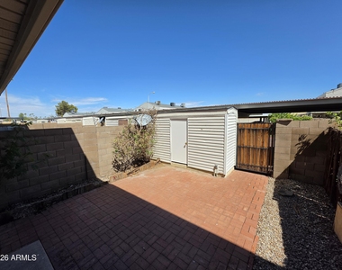 731 E Vaughn Drive - Photo Thumbnail 20