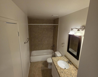 731 E Vaughn Drive - Photo Thumbnail 11