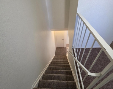 731 E Vaughn Drive - Photo Thumbnail 18