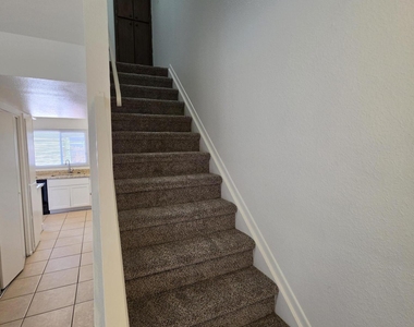 731 E Vaughn Drive - Photo Thumbnail 9