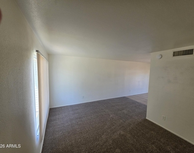 731 E Vaughn Drive - Photo Thumbnail 7