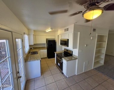 731 E Vaughn Drive - Photo Thumbnail 2