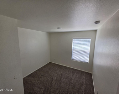 731 E Vaughn Drive - Photo Thumbnail 12