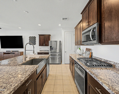 4370 W Suncup Drive - Photo Thumbnail 4