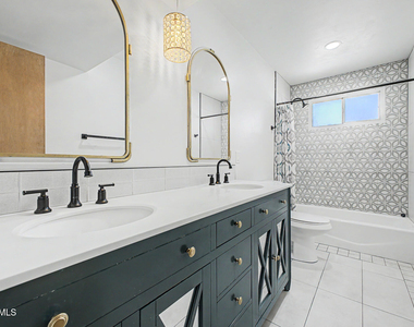 1010 W 13th Street - Photo Thumbnail 19