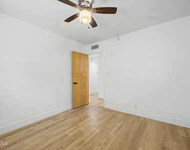 1010 W 13th Street - Photo Thumbnail 18