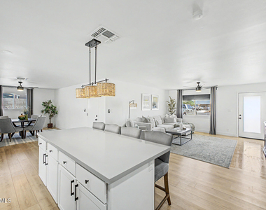 1010 W 13th Street - Photo Thumbnail 11