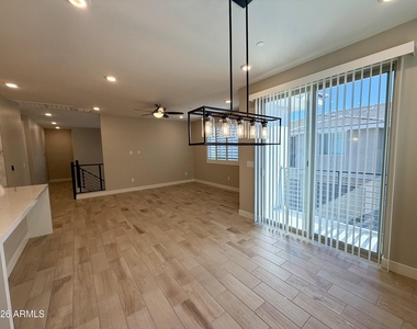 2121 W Sonoran Desert Drive - Photo Thumbnail 9