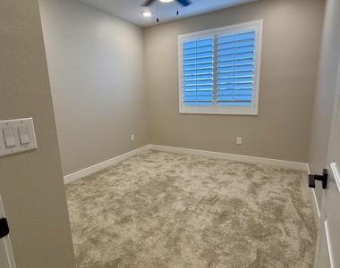 2121 W Sonoran Desert Drive - Photo Thumbnail 31