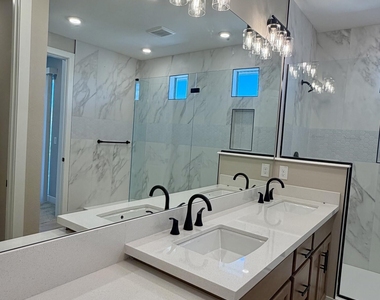 2121 W Sonoran Desert Drive - Photo Thumbnail 21