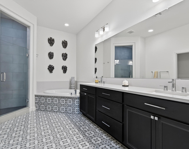 12358 S 178th Avenue - Photo Thumbnail 14
