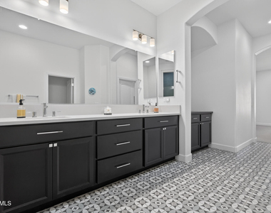 12358 S 178th Avenue - Photo Thumbnail 16